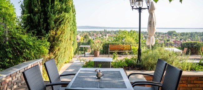 Zenit Balaton Restaurant & Bar (Vonyarcvashegy)